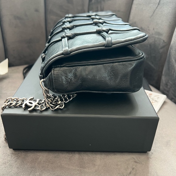 Vintage Chanel Knot Lambskin Bag - Picture 6 of 16